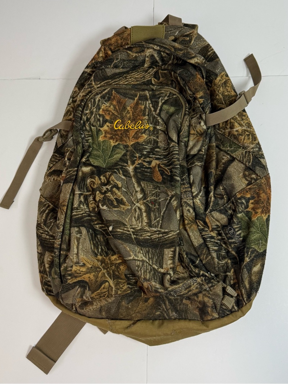 Cabela's Realtree Camo hiking camping Backpack with water feature compartment